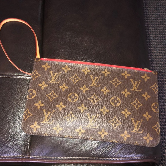 Louis Vuitton Handbags - Louis Vuitton Wristlet